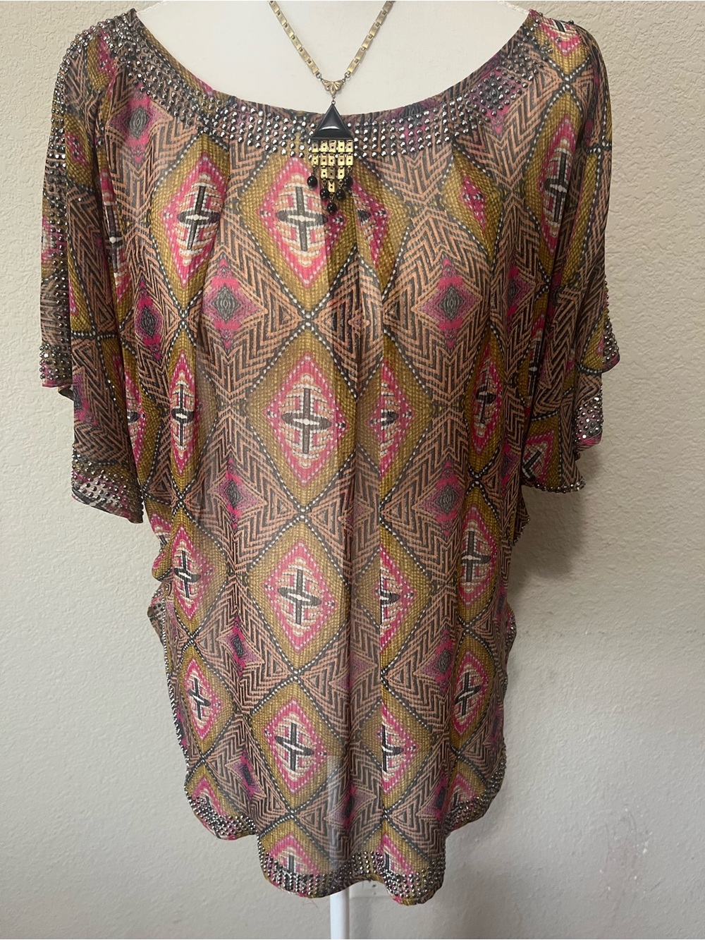 I.Maddine Boho Geometric Scoop Neck Women's Top - Pink & Tan
